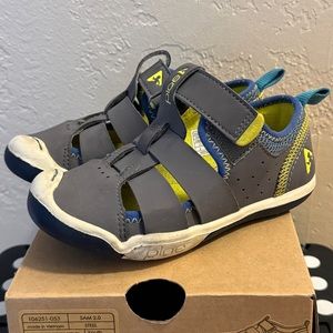 Kids PLAE Sam 2.0 sandal in color Steel, size 10